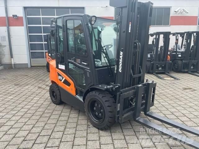 Doosan D35C-9 Stivuitor diesel