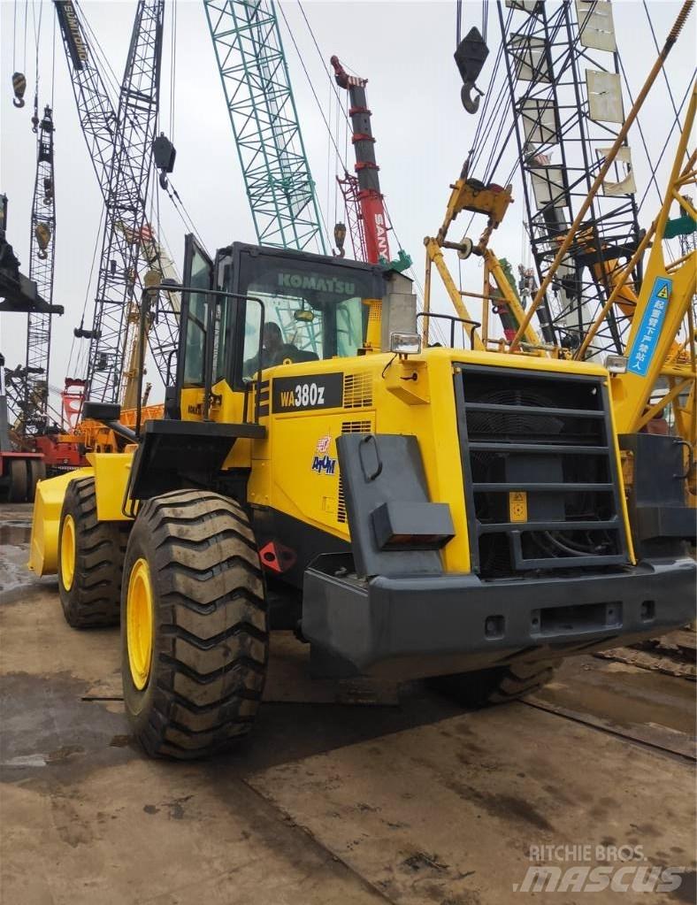 Komatsu WA 380 Incarcator pe pneuri