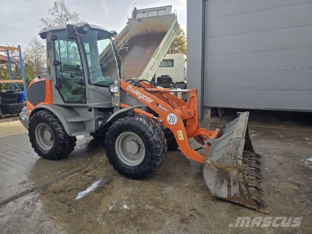 Atlas AR 65 Incarcator pe pneuri