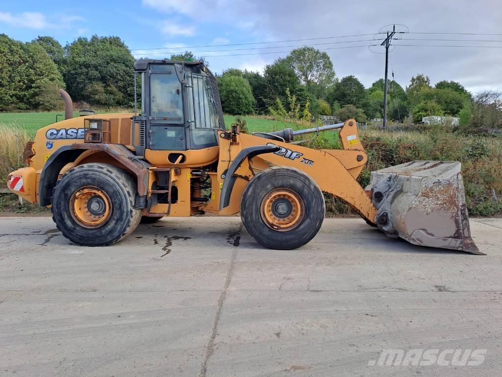 CASE 821 FXR Incarcator pe pneuri