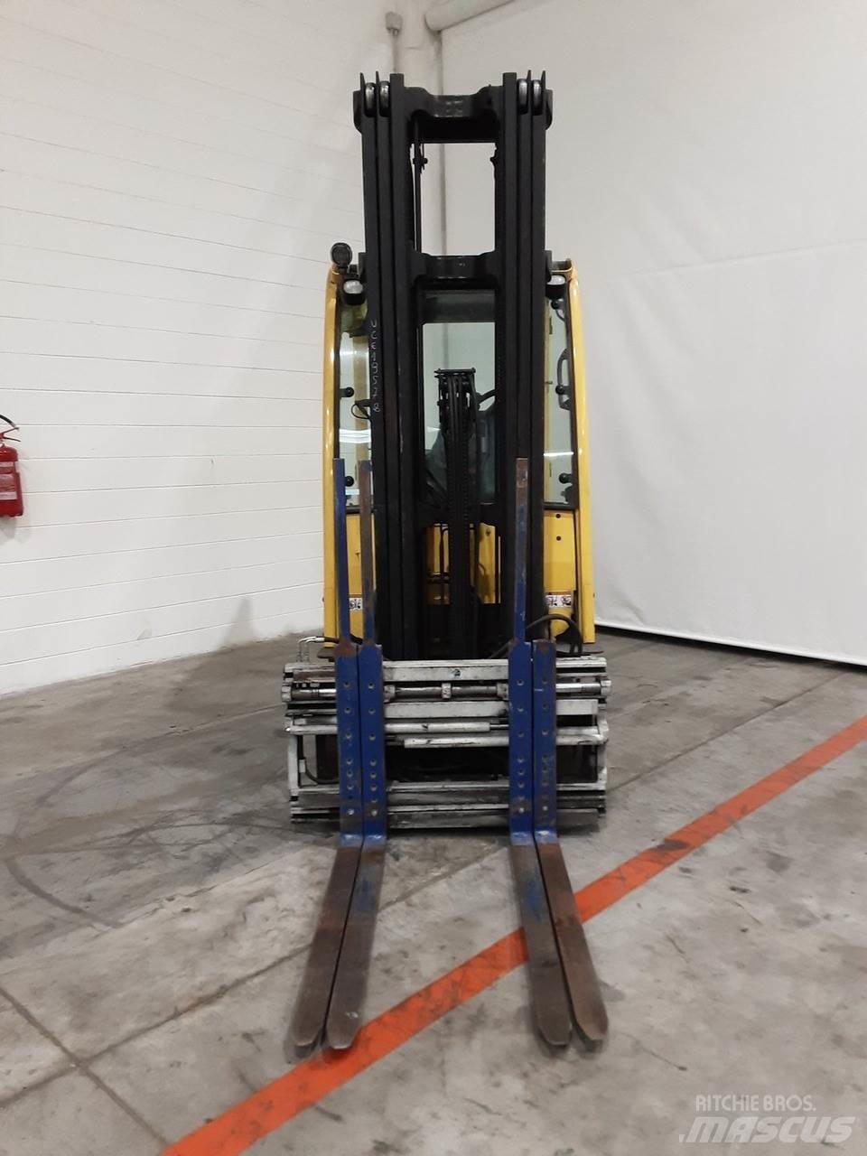 Hyster J2.5XN Stivuitor electric
