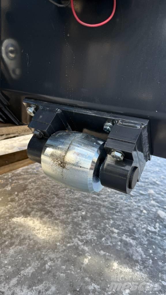 LM Trac 685 Tractoare compacte