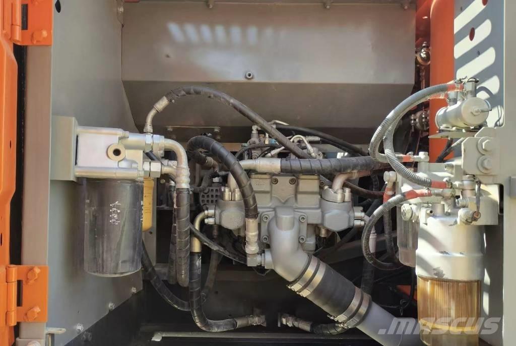 Hitachi ZX 240 Excavatoare pe șenile
