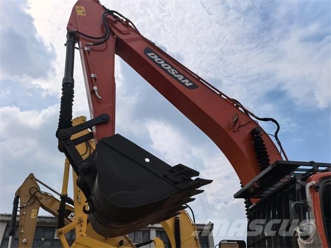 Doosan DX 225 LC Excavatoare pe șenile
