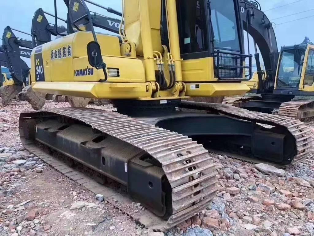 Komatsu PC 240 Excavatoare pe șenile
