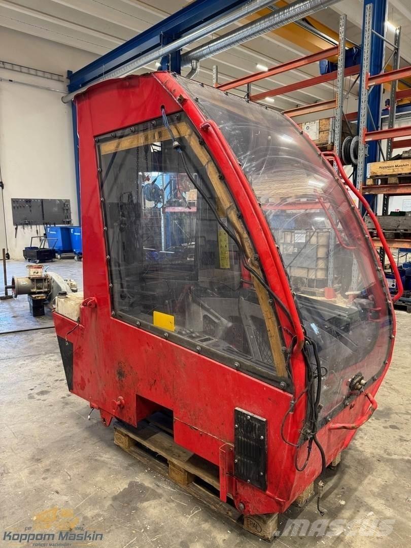 Komatsu 951 Cabine si interior