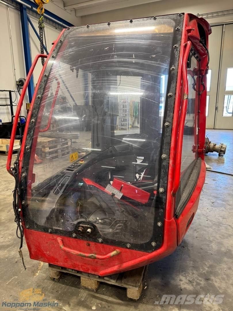 Komatsu 951 Cabine si interior