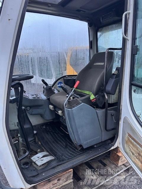 Liebherr A 314 CAB Cabine si interior