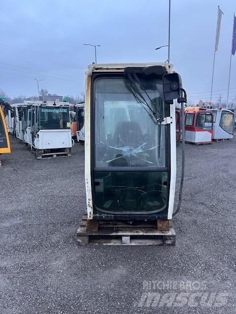 Liebherr A 314 CAB Cabine si interior