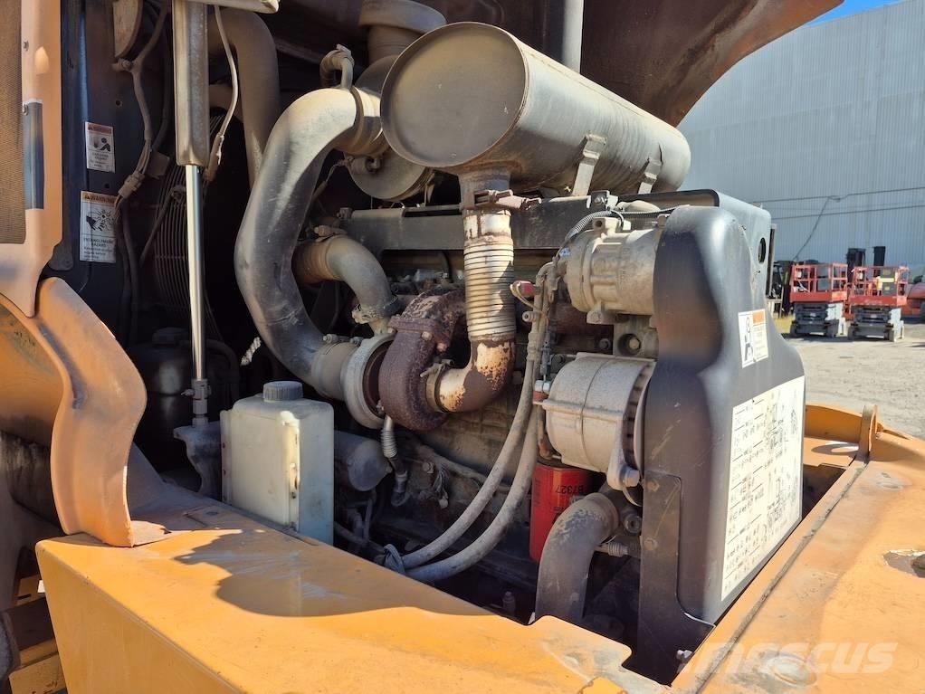 CASE 721 E Incarcator pe pneuri