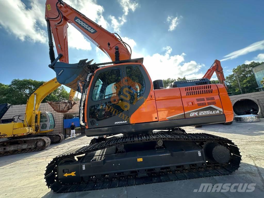 Doosan DX 225 LCA Excavatoare pe șenile
