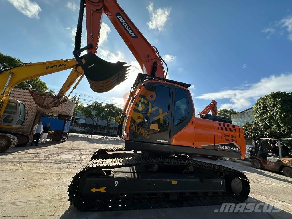 Doosan DX 225 LCA Excavatoare pe șenile
