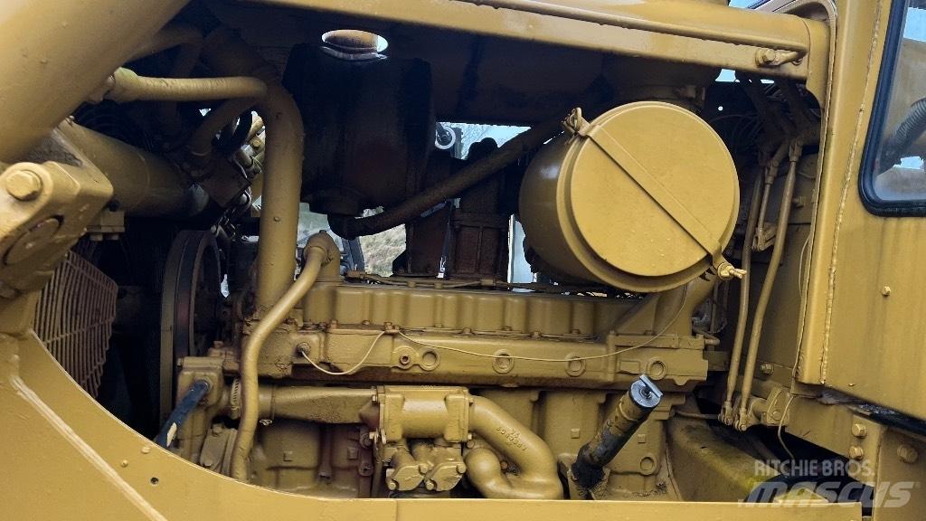 CAT D7 with ripper Buldozere pe senile