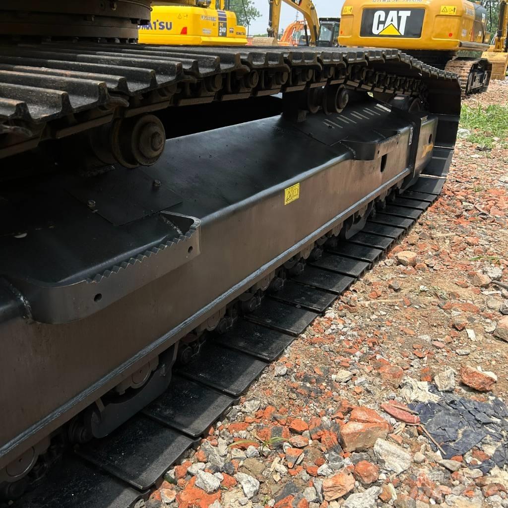 Komatsu 240-8 Excavatoare pe șenile

