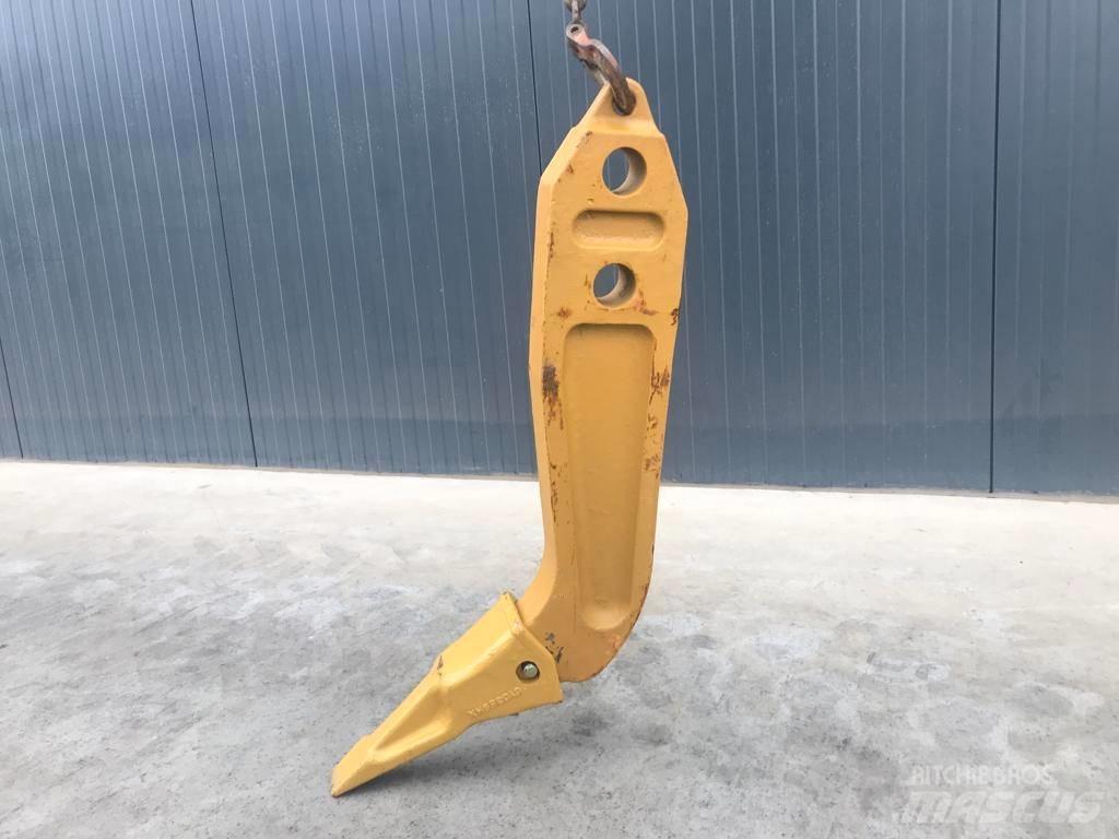 Komatsu D65 Shank Scarificatoare