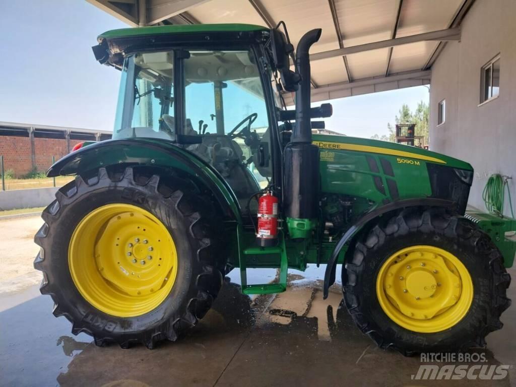 John Deere 5090 M Tractoare