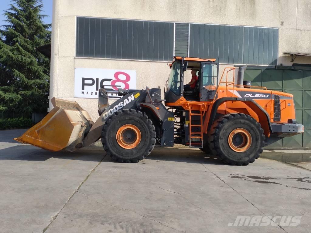 Develon DL 550-5 Incarcator pe pneuri