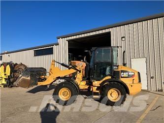 CAT 908m Incarcator pe pneuri