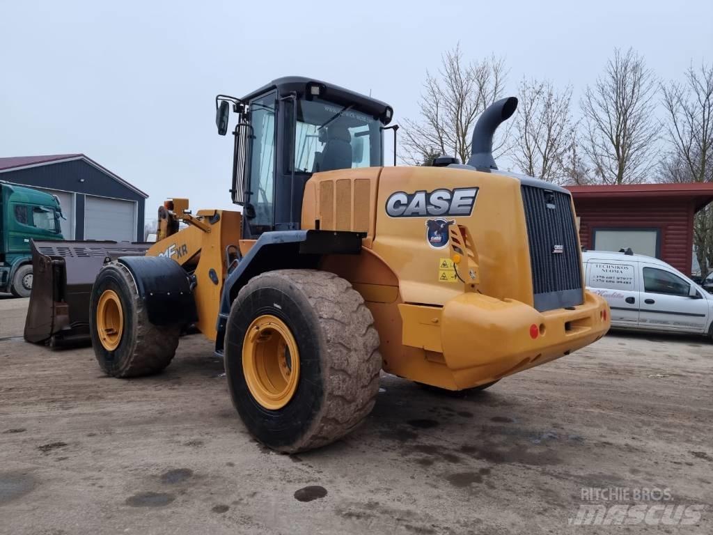 CASE 821 F Incarcator pe pneuri