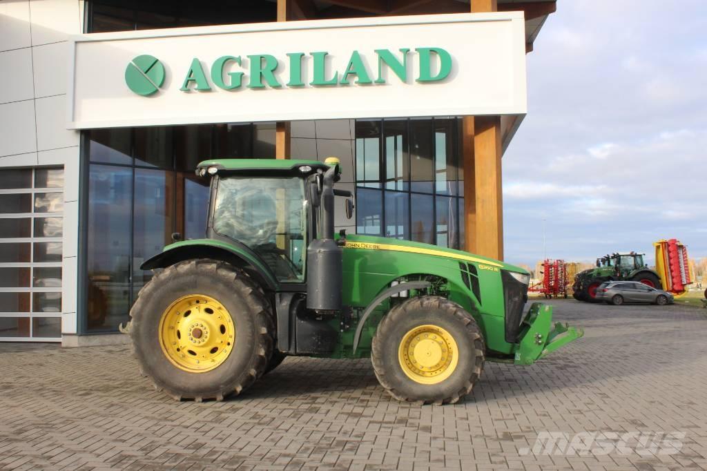 John Deere 8260 R Tractoare