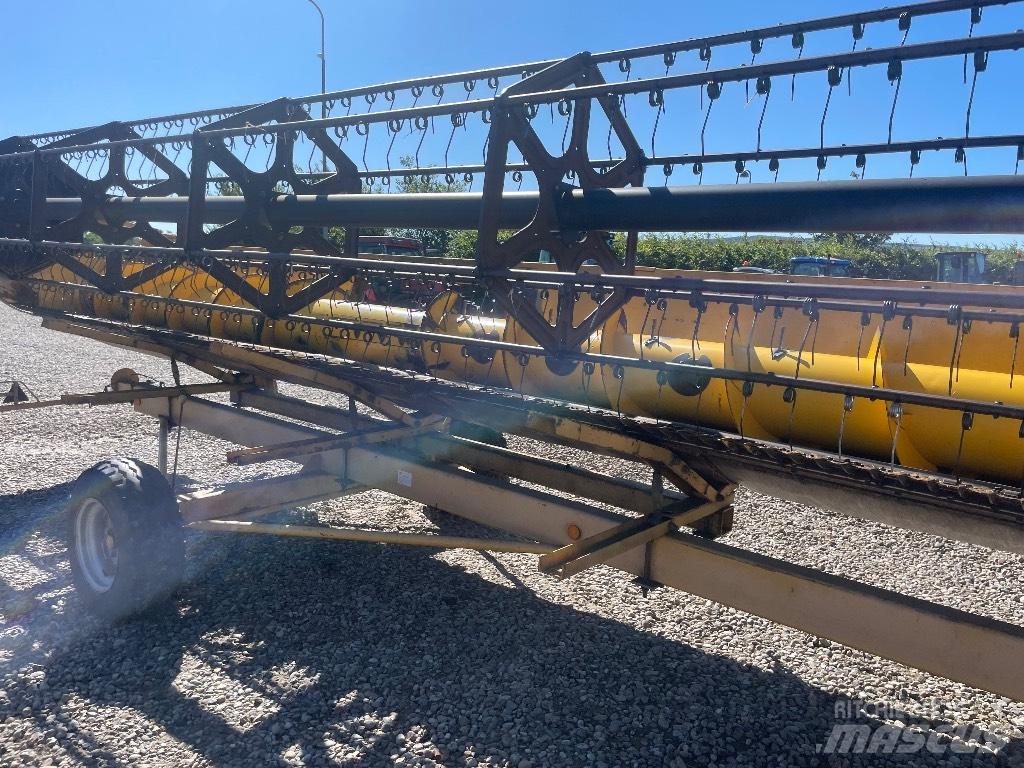 New Holland TX 66 Combine de secerat