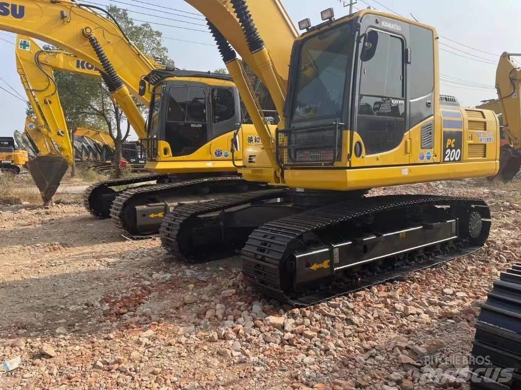 Komatsu PC200 Excavatoare pe șenile
