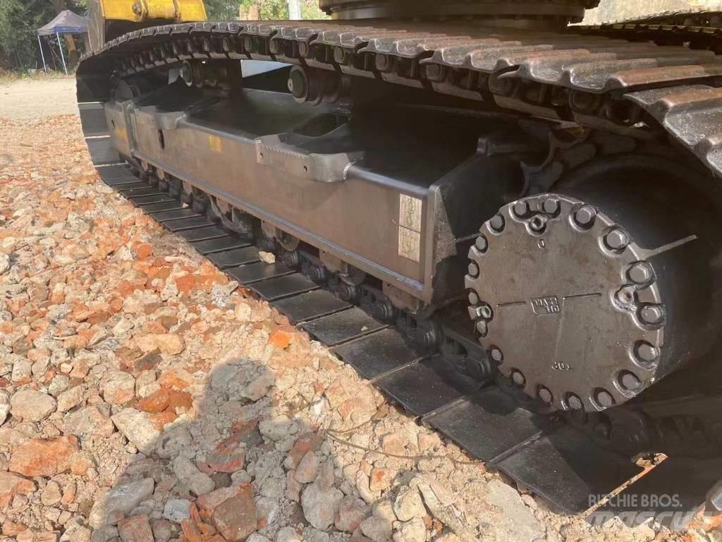 Komatsu PC200 Excavatoare pe șenile
