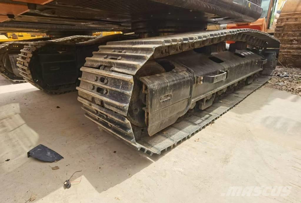 Hitachi ZX 210 Excavatoare pe șenile
