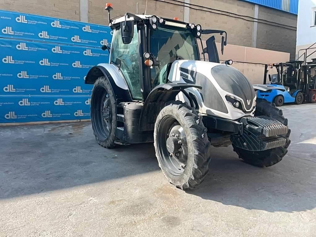 Valtra G135 Tractoare