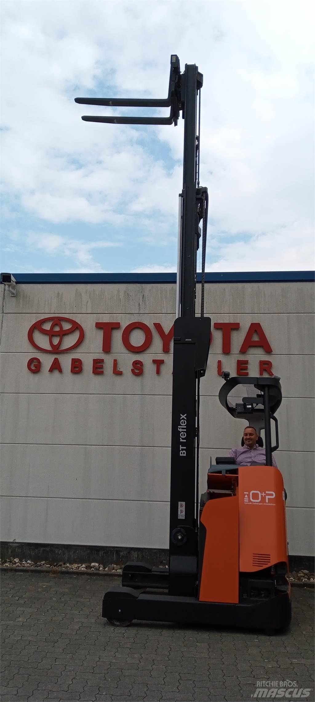 Toyota RRE 160H Stivuitor cu catarg retractabil