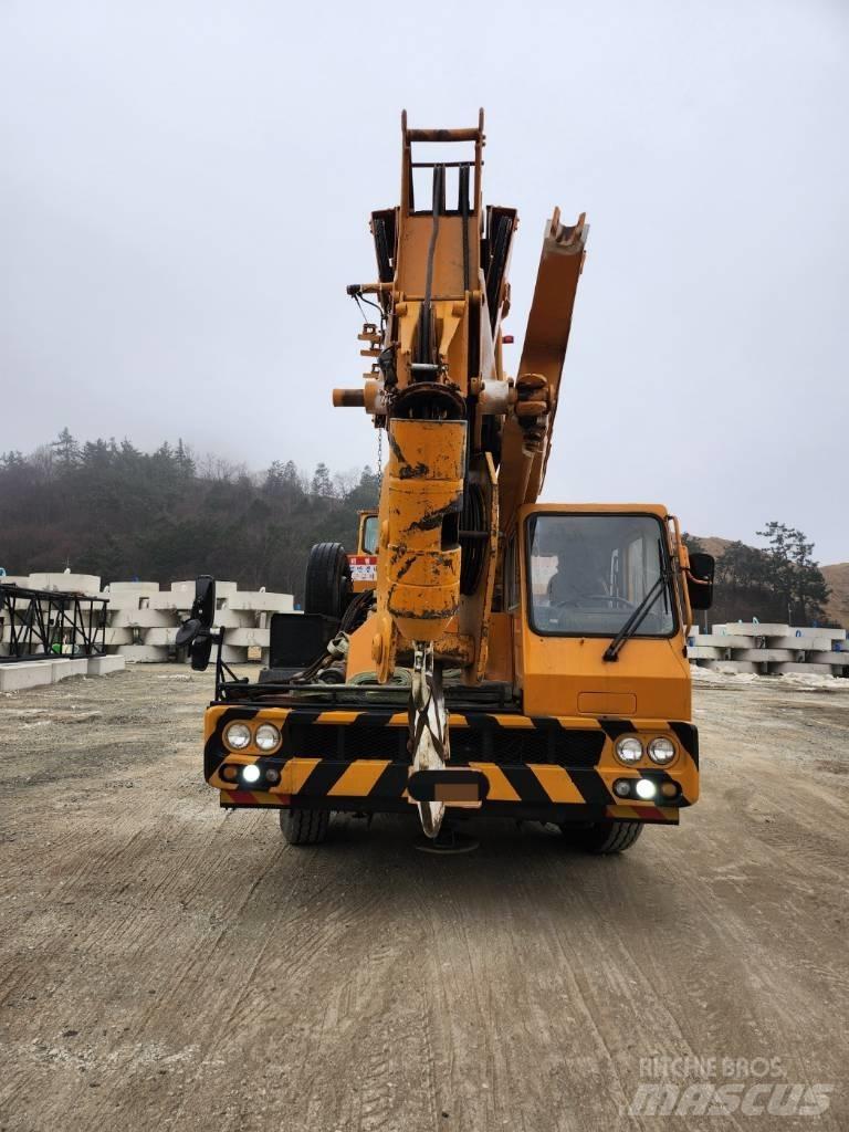 Hyundai HC 50 Macara pentru orice teren