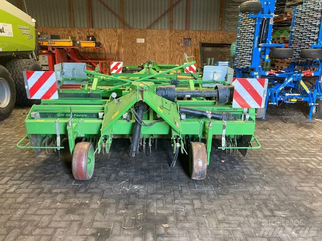 AVR Ge-Force Combine recoltat cartofi