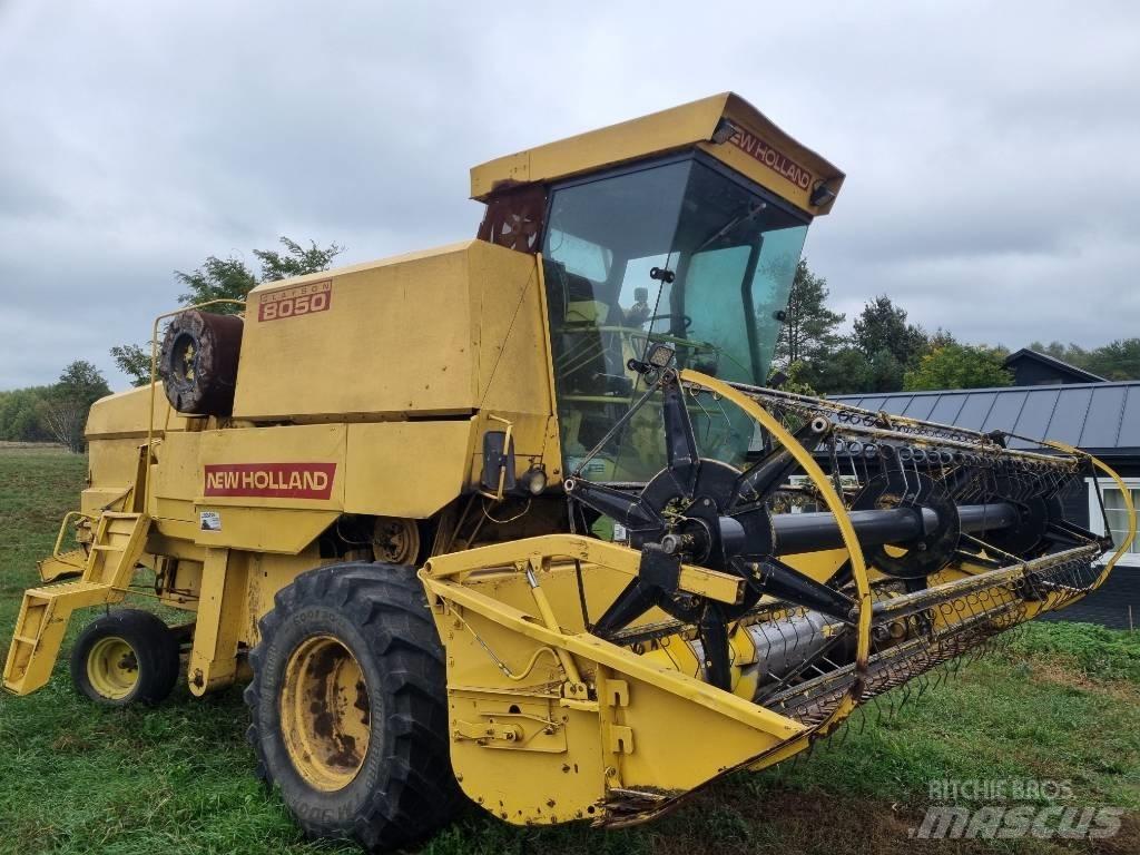 New Holland 8050 Combine de secerat