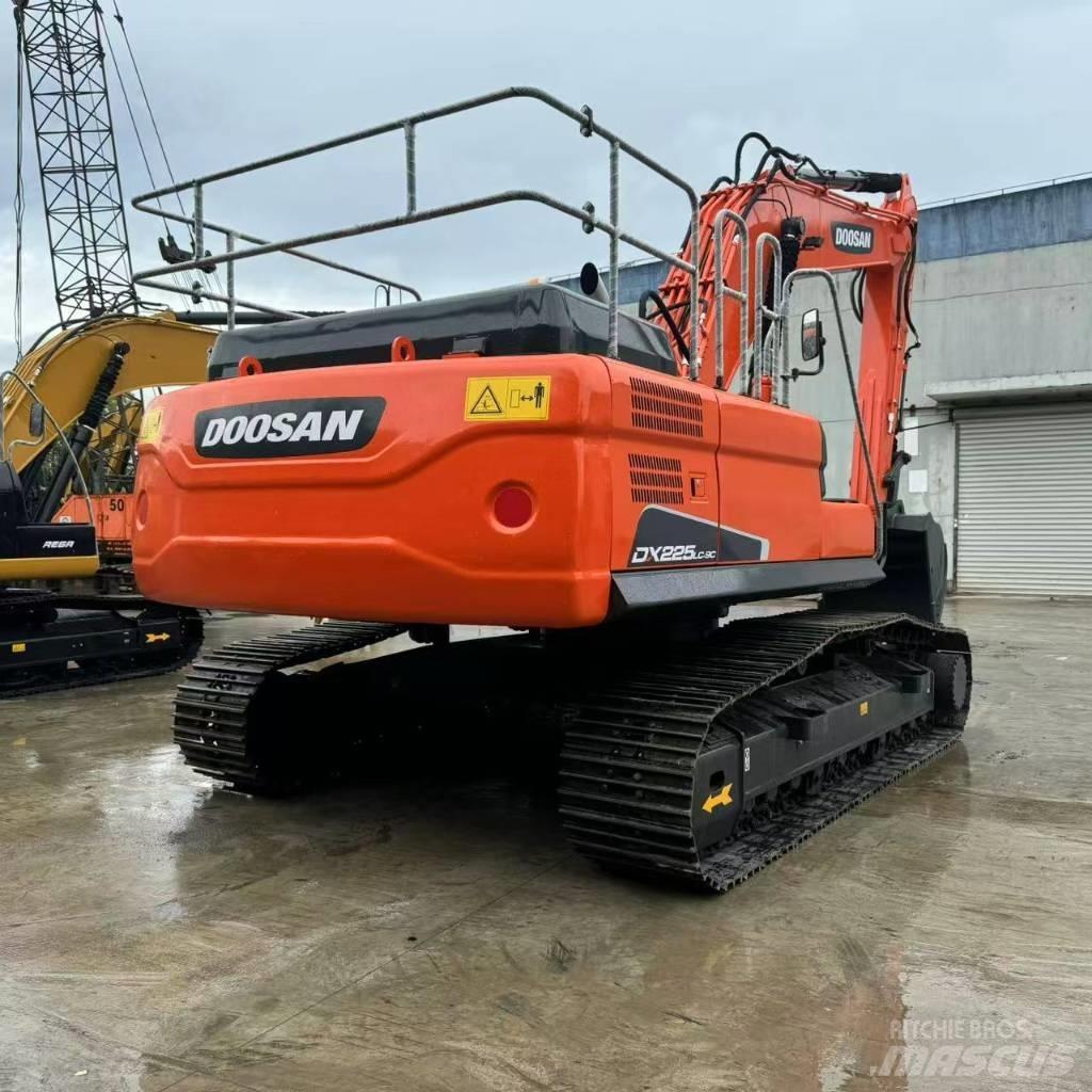 Doosan DX 225 LCA Excavatoare pe șenile
