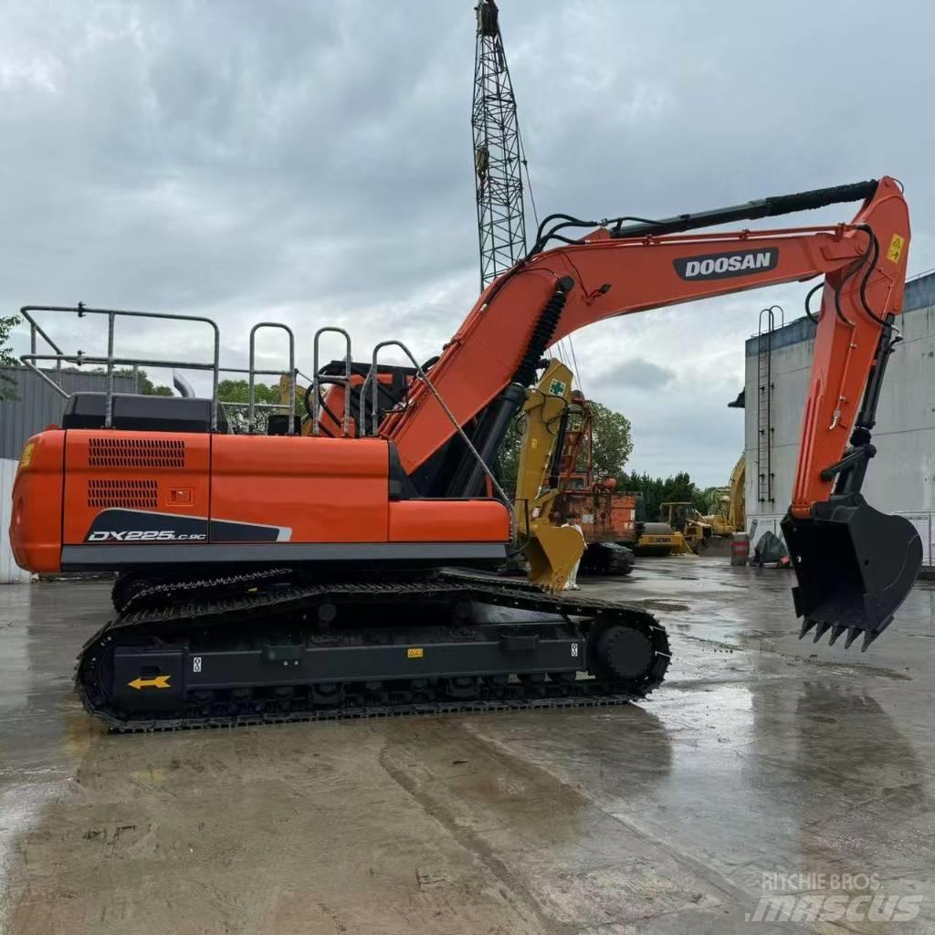 Doosan DX 225 LCA Excavatoare pe șenile
