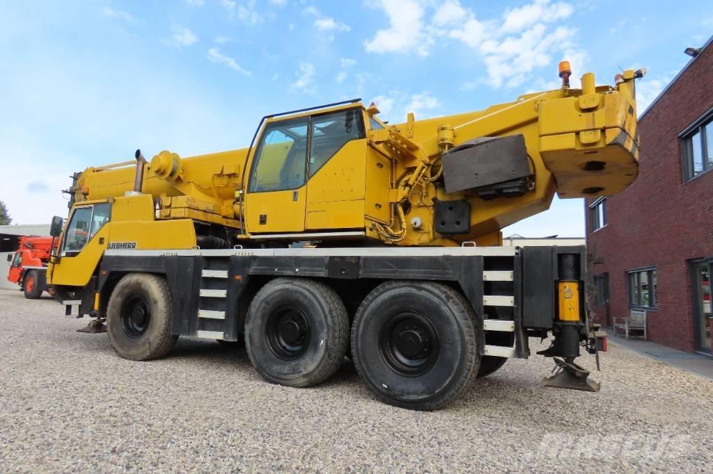 Liebherr LTM 1055-1 Macara pentru orice teren