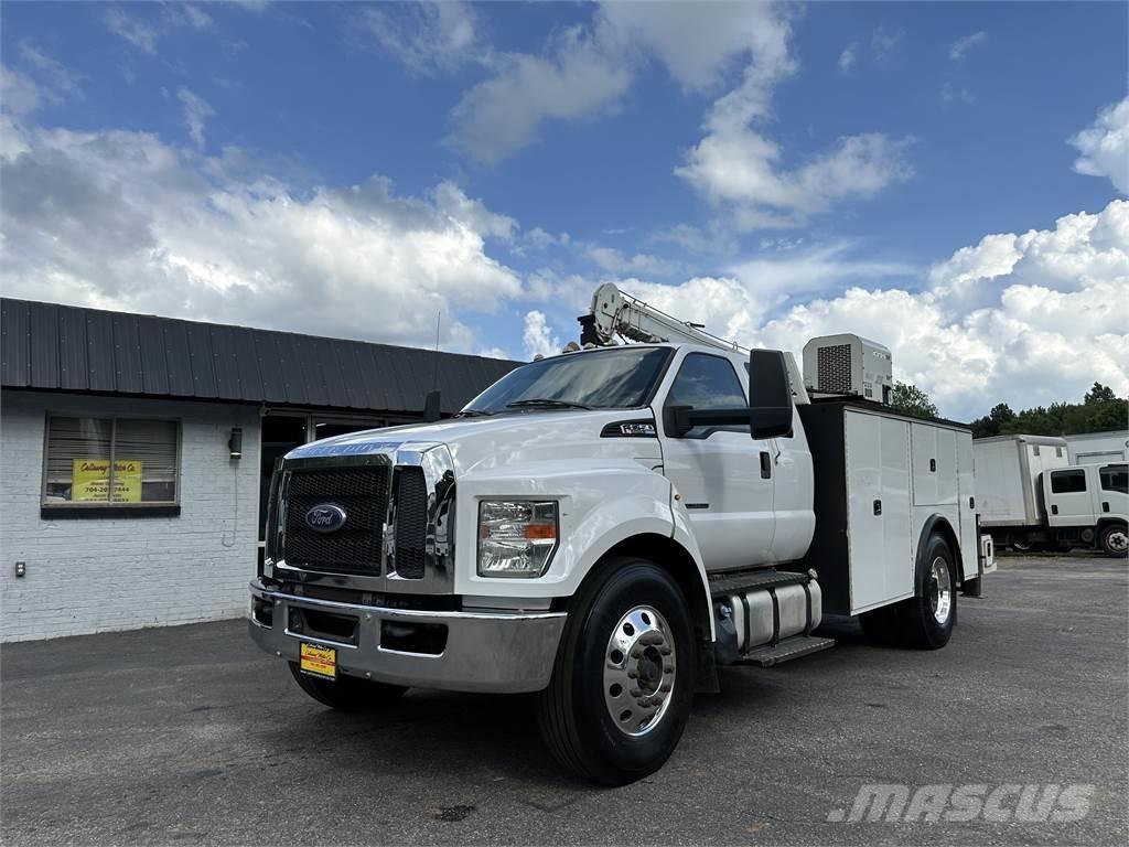 Ford F750 Municipal/vehicul cu uz general