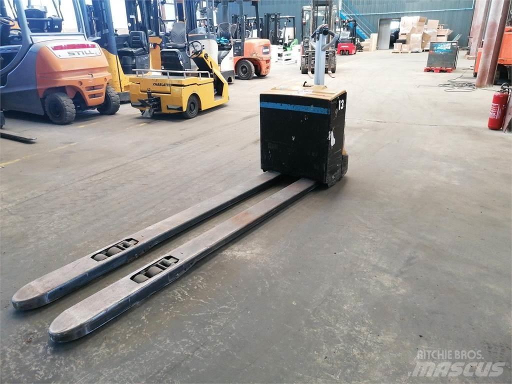 CAT NPP20N2 Transpaleta manuala