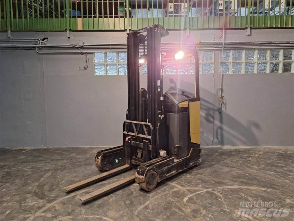 CAT NR16N Stivuitor cu catarg retractabil