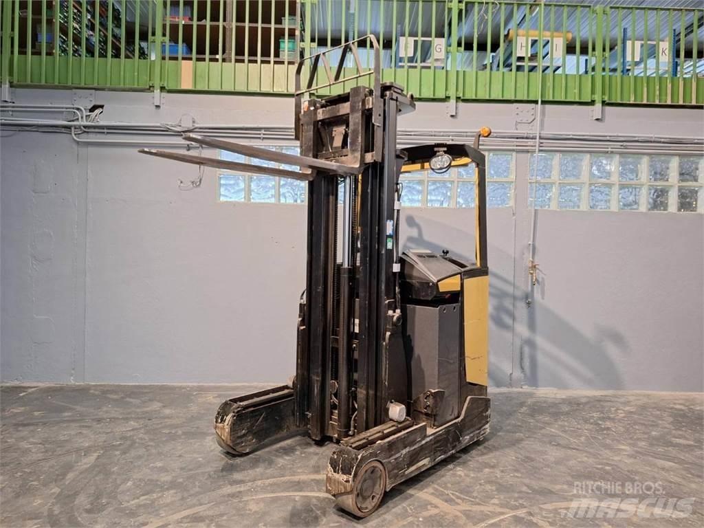 CAT NR16N Stivuitor cu catarg retractabil