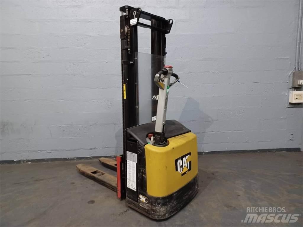 CAT NSP12N Transpaleta manuala