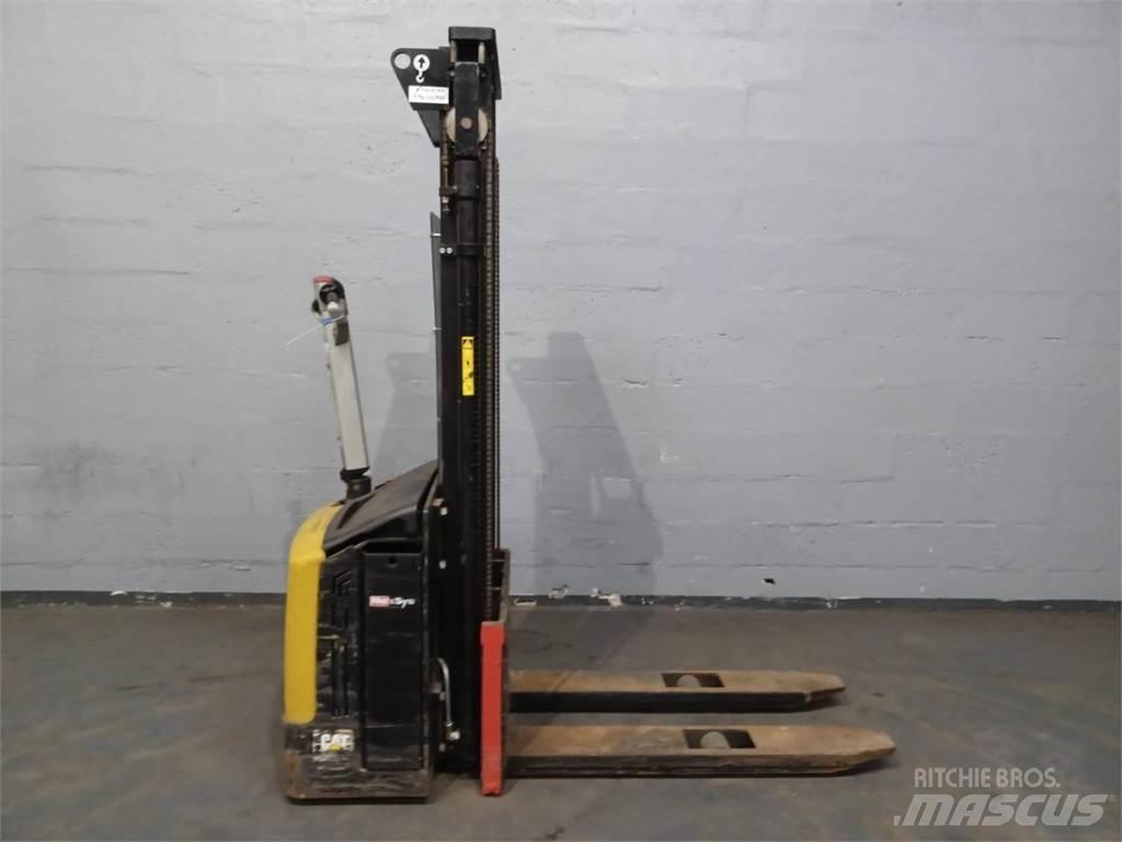 CAT NSP12N Transpaleta manuala