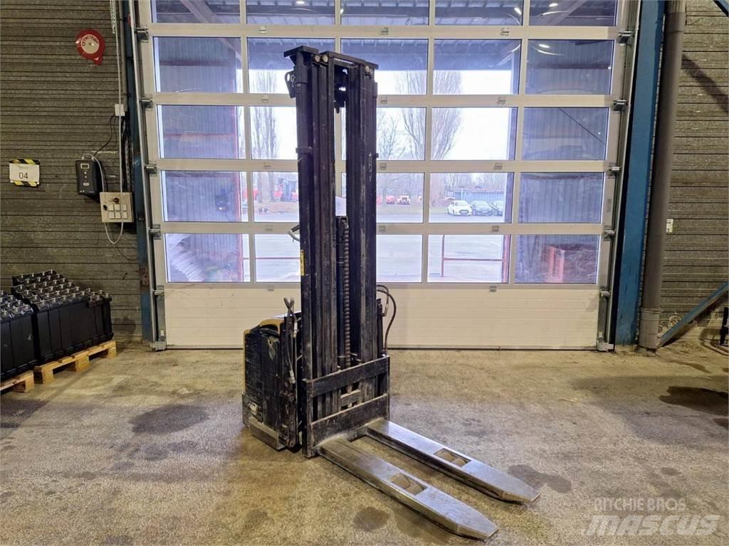 CAT NSP16N Transpaleta manuala