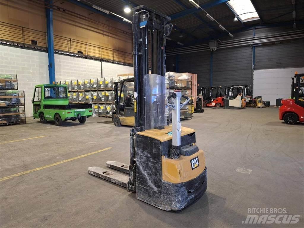 CAT NSP16N2 Transpaleta manuala
