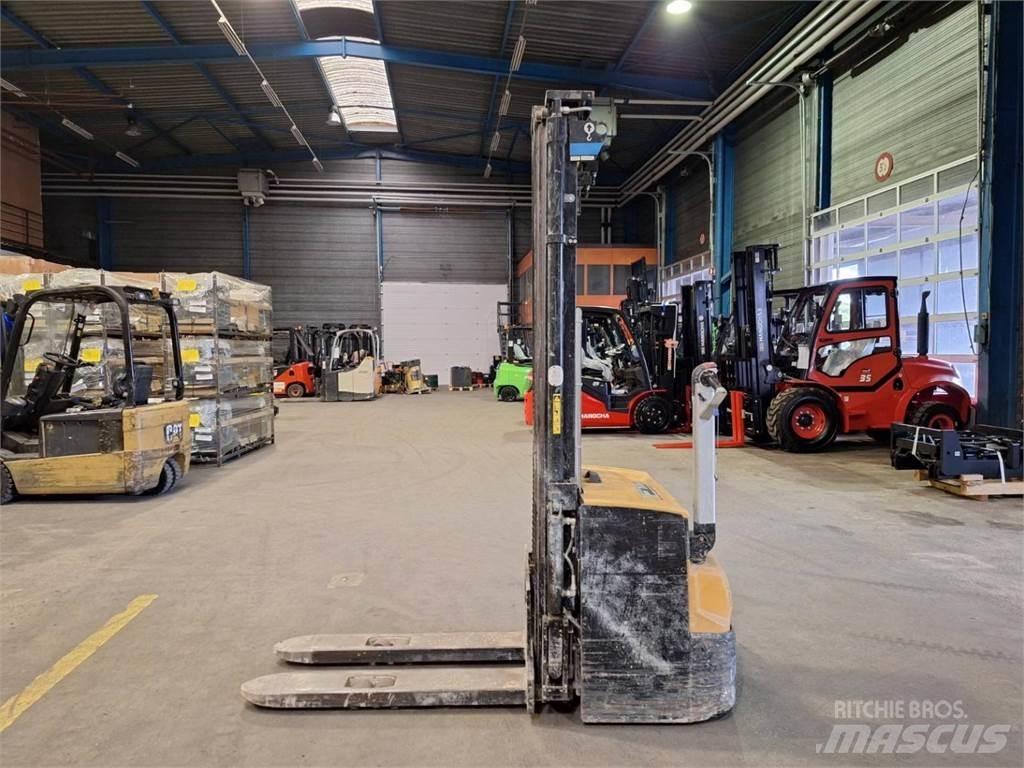 CAT NSP16N2 Transpaleta manuala