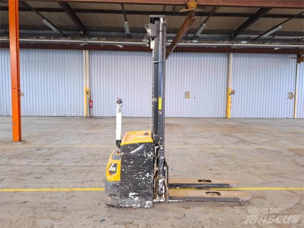 CAT NSP16N2 Transpaleta manuala
