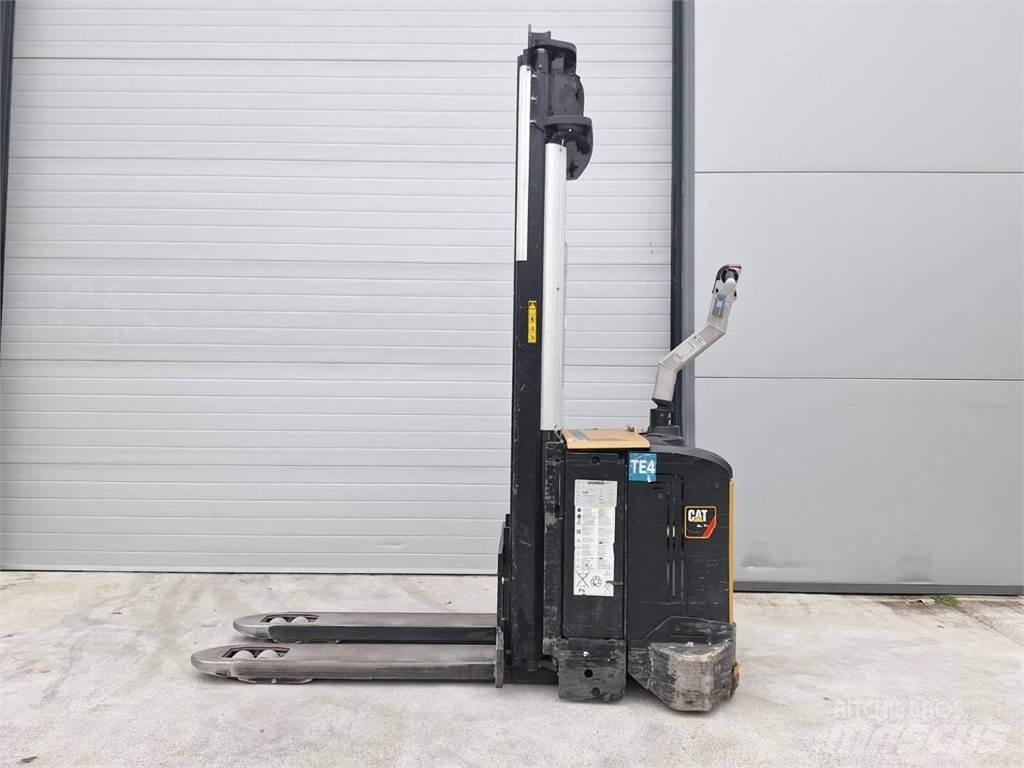 CAT NSV16Ni Transpaleta manuala