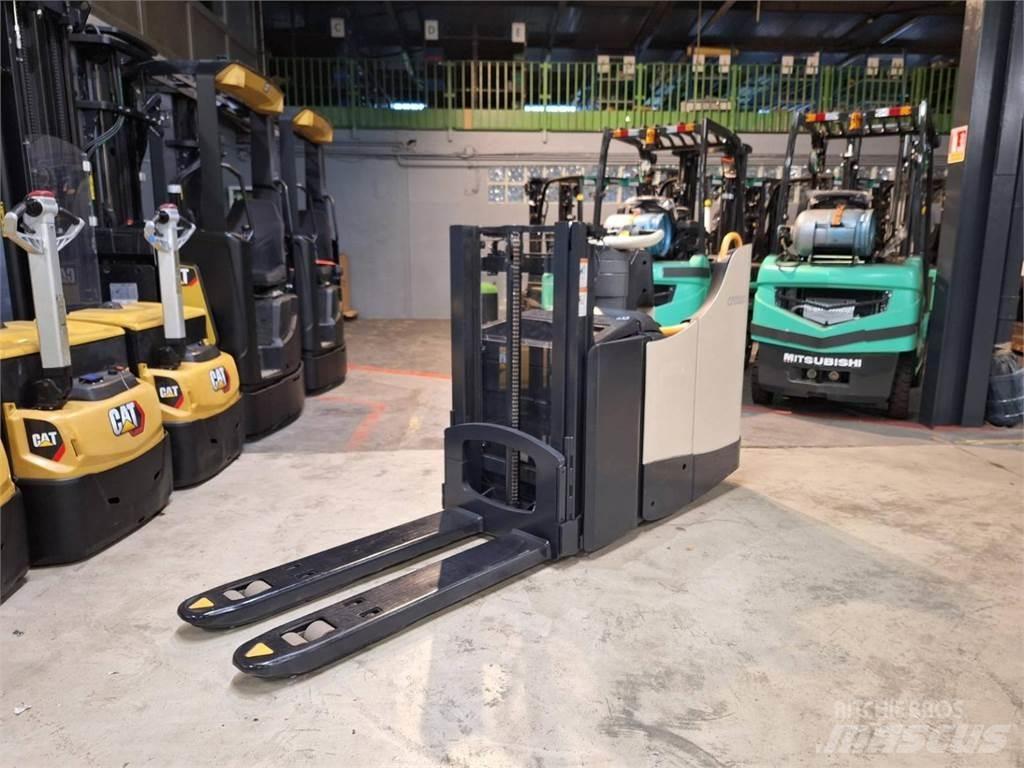 Crown DT3040 Transpaleti autopropulsanti