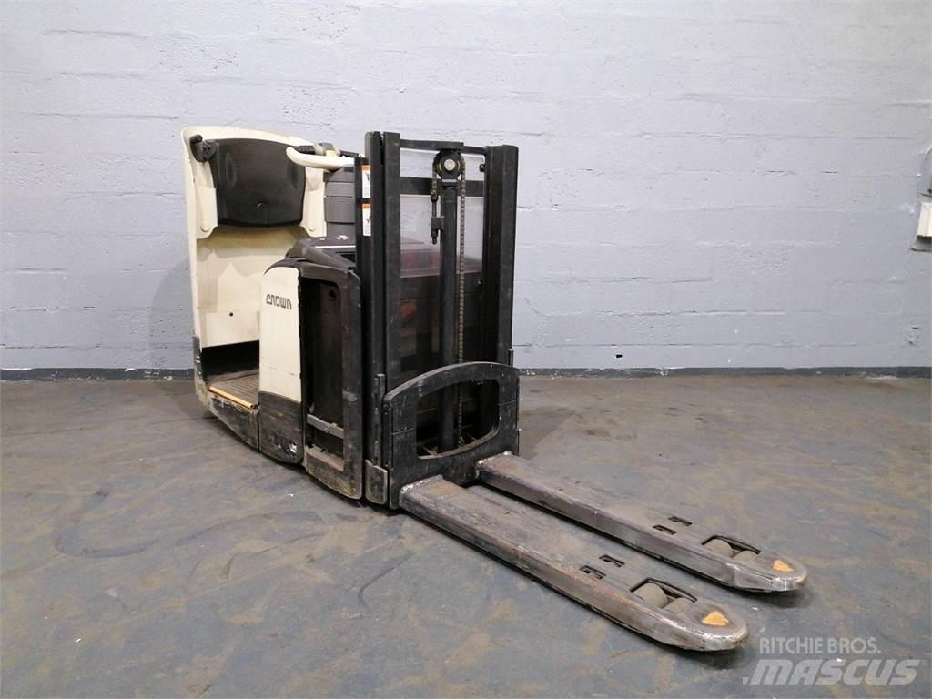 Crown DT3040 Transpaleti autopropulsanti