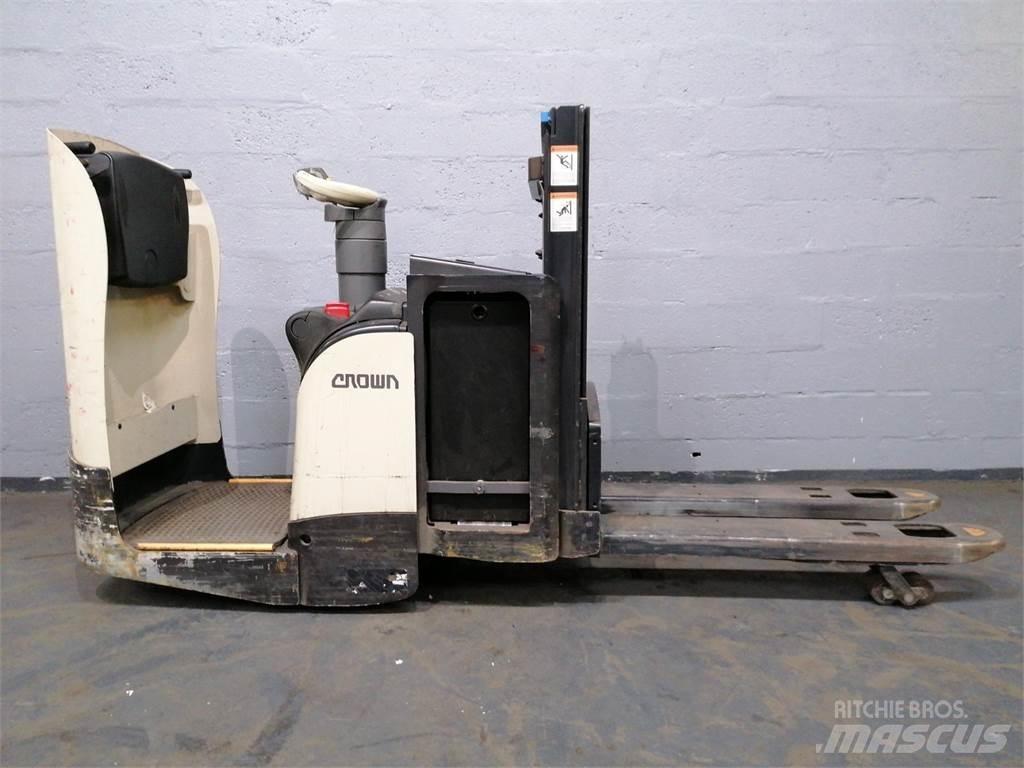 Crown DT3040 Transpaleti autopropulsanti
